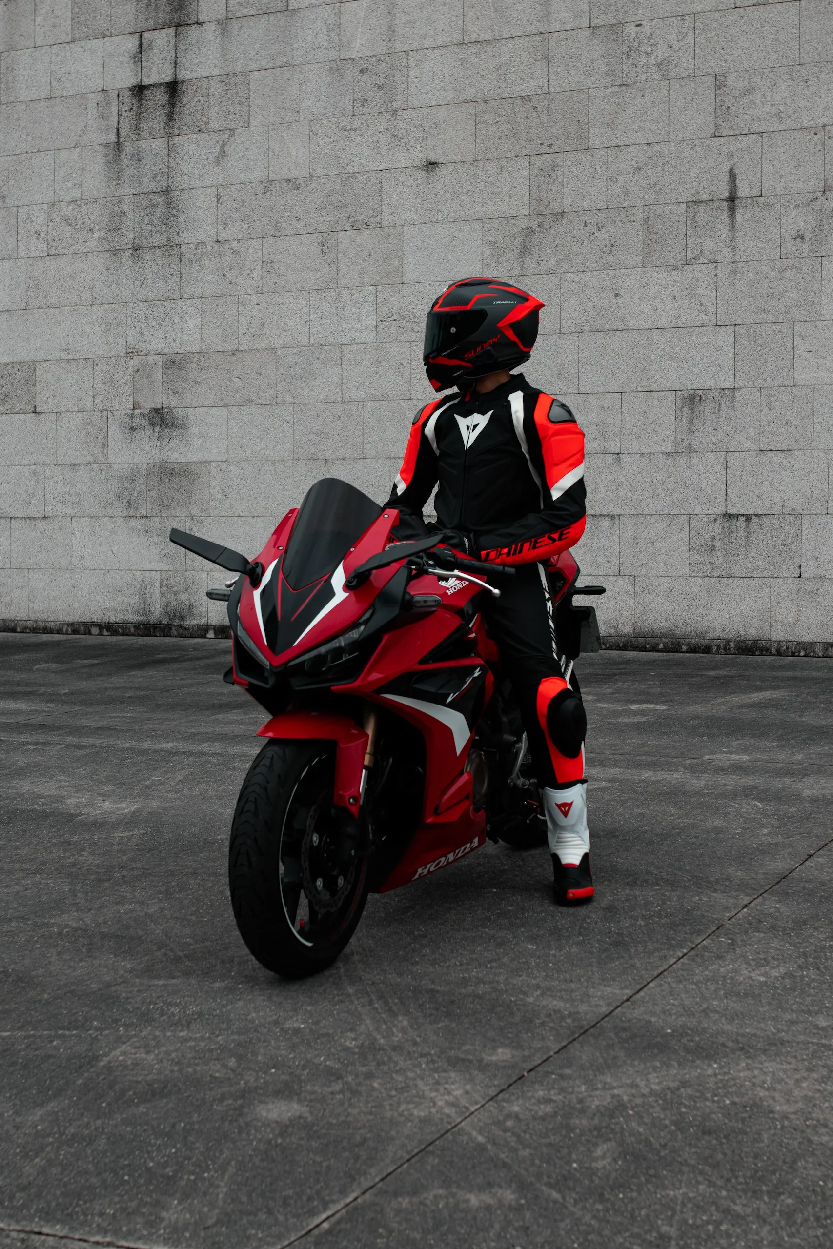 Motos
